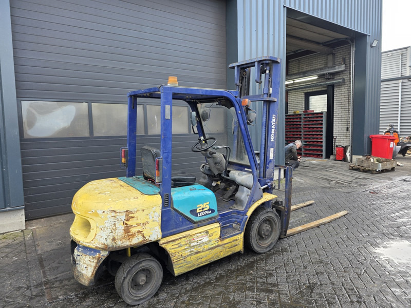 Komatsu fd25t-14 dieselheftruck - Empilhadeira a diesel: foto 3 Komatsu fd25t-14 dieselheftruck - Empilhadeira a diesel: foto 3