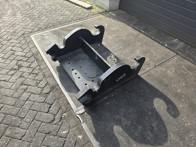 Adaptor plate cw55 caterpillar verachtert hammer crusher plate cw55 caterpillar - Acoplamento rápido: foto 2 Adaptor plate cw55 caterpillar verachtert hammer crusher plate cw55 caterpillar - Acoplamento rápido: foto 2