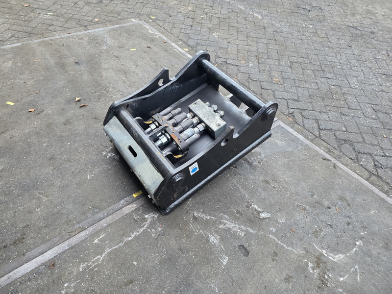 Oilquick kopplaat oq70/55 adaptor plate oilquick 70 55 steelwrist - Acoplamento rápido de Máquina de construção: foto 4 Oilquick kopplaat oq70/55 adaptor plate oilquick 70 55 steelwrist - Acoplamento rápido de Máquina de construção: foto 4