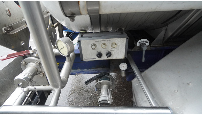 Burg 3 AXLE WATER TANK 32.000LTR - Semirreboque tanque: foto 4 Burg 3 AXLE WATER TANK 32.000LTR - Semirreboque tanque: foto 4