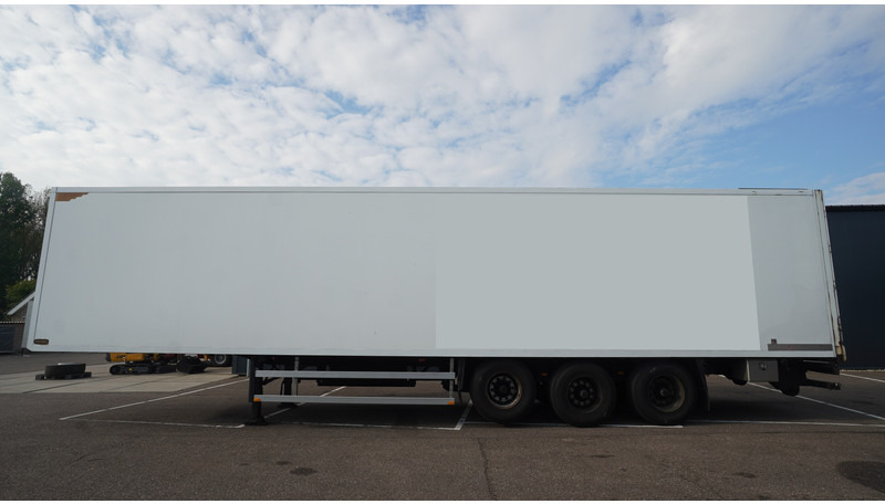 Jumbo 3 AXLE CLOSED BOX - Semireboque furgão: foto 1 Jumbo 3 AXLE CLOSED BOX - Semireboque furgão: foto 1