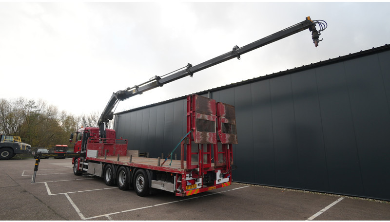 MAN TGA 35.400 8X4 MACHINE/CAR TRANSPORT WITH HIAB 244 EP-4 HI-DUO CRANE 364.000KM - Caminhão grua: foto 3 MAN TGA 35.400 8X4 MACHINE/CAR TRANSPORT WITH HIAB 244 EP-4 HI-DUO CRANE 364.000KM - Caminhão grua: foto 3
