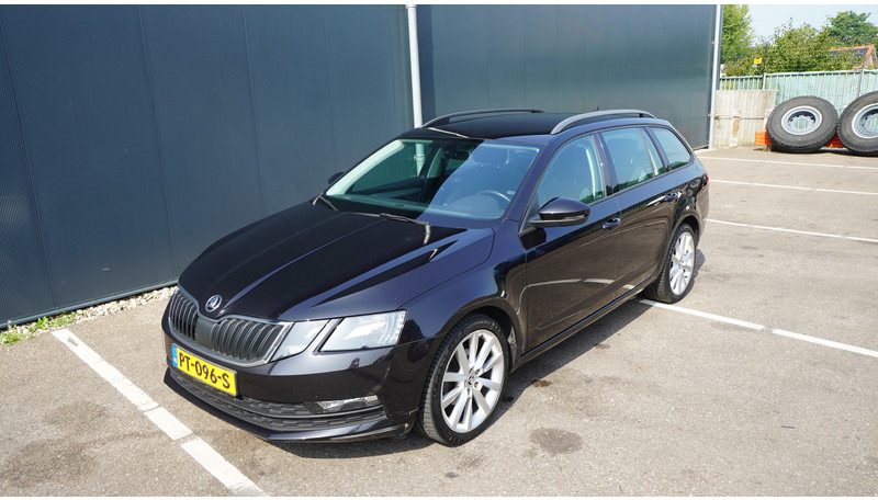 Škoda Octavia COMBI 1.6TDI DSG 85KW GREENTECH AMBITION BUSINESS - Micro-ônibus, Furgão de passageiros: foto 3 Škoda Octavia COMBI 1.6TDI DSG 85KW GREENTECH AMBITION BUSINESS - Micro-ônibus, Furgão de passageiros: foto 3