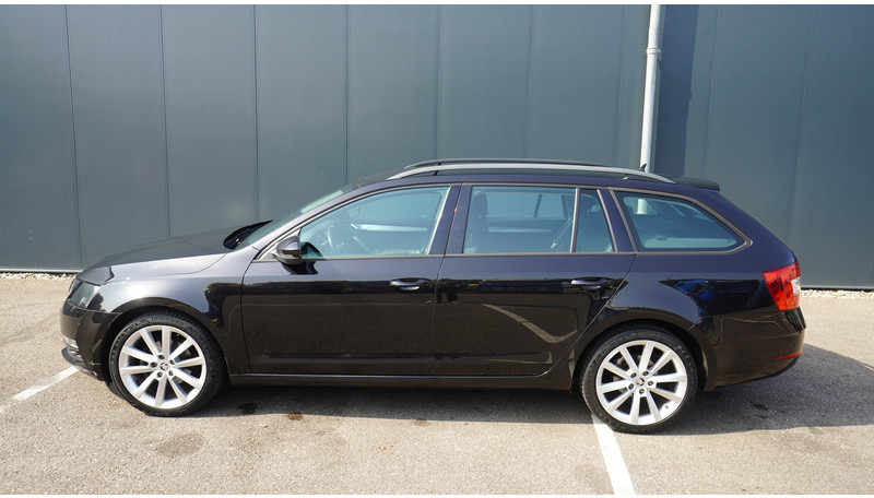 Škoda Octavia COMBI 1.6TDI DSG 85KW GREENTECH AMBITION BUSINESS - Micro-ônibus, Furgão de passageiros: foto 1 Škoda Octavia COMBI 1.6TDI DSG 85KW GREENTECH AMBITION BUSINESS - Micro-ônibus, Furgão de passageiros: foto 1