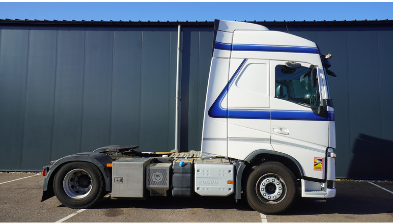 Volvo FH 420 EURO 6 GLOBETROTTER WITH TRS - Tractor: foto 2 Volvo FH 420 EURO 6 GLOBETROTTER WITH TRS - Tractor: foto 2
