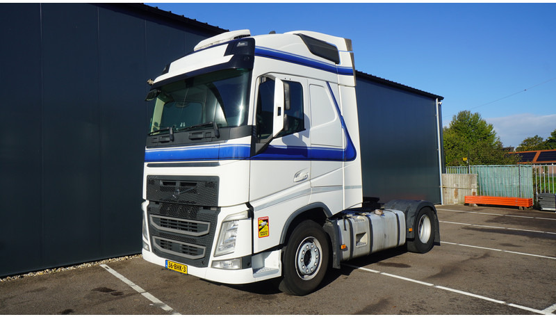 Volvo FH 420 EURO 6 GLOBETROTTER WITH TRS - Tractor: foto 3 Volvo FH 420 EURO 6 GLOBETROTTER WITH TRS - Tractor: foto 3