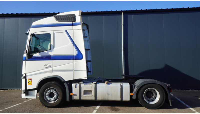 Volvo FH 420 EURO 6 GLOBETROTTER WITH TRS - Tractor: foto 1 Volvo FH 420 EURO 6 GLOBETROTTER WITH TRS - Tractor: foto 1
