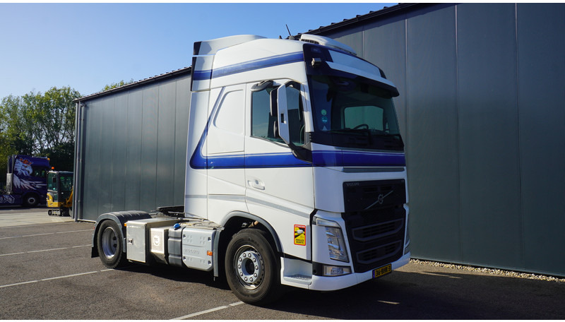Volvo FH 420 EURO 6 GLOBETROTTER WITH TRS - Tractor: foto 4 Volvo FH 420 EURO 6 GLOBETROTTER WITH TRS - Tractor: foto 4