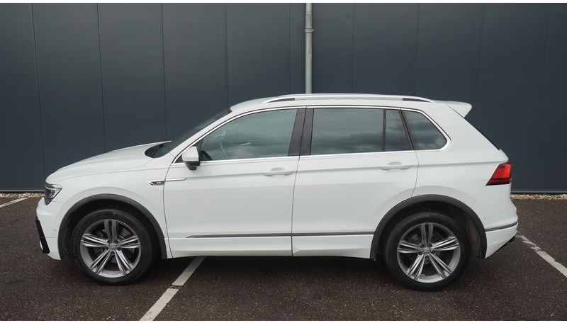 Volkswagen Tiguan 2.0 TDI R LINE 4MOTION - Micro-ônibus, Furgão de passageiros: foto 1 Volkswagen Tiguan 2.0 TDI R LINE 4MOTION - Micro-ônibus, Furgão de passageiros: foto 1
