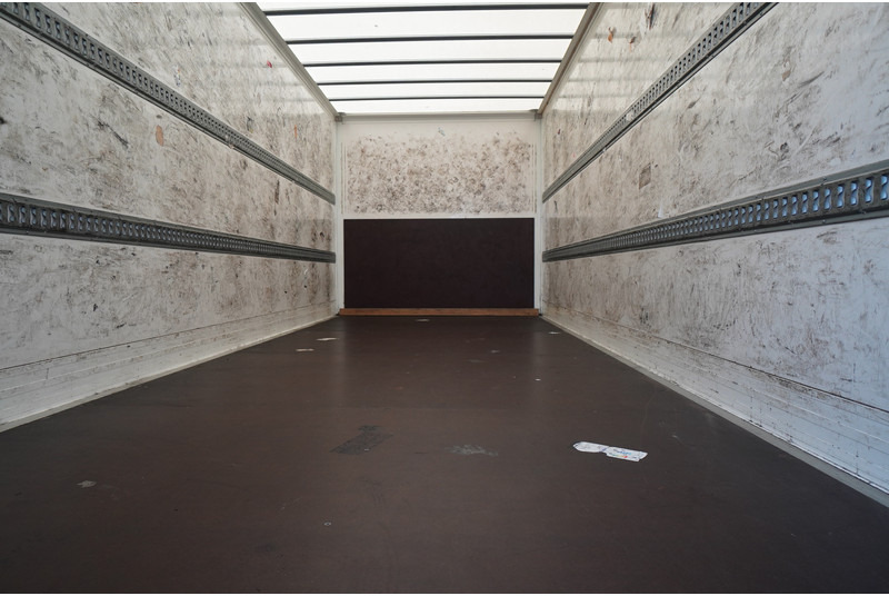 Volvo FL 210 CLOSED BOX 665.200KM - Caminhão furgão: foto 5 Volvo FL 210 CLOSED BOX 665.200KM - Caminhão furgão: foto 5