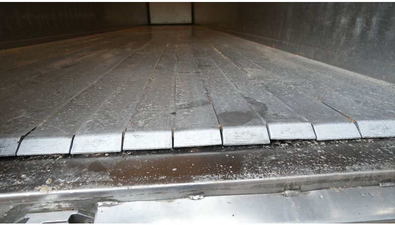Kraker 3 AXLE WALKING FLOOR TRAILER - Semireboque piso móvel: foto 5 Kraker 3 AXLE WALKING FLOOR TRAILER - Semireboque piso móvel: foto 5