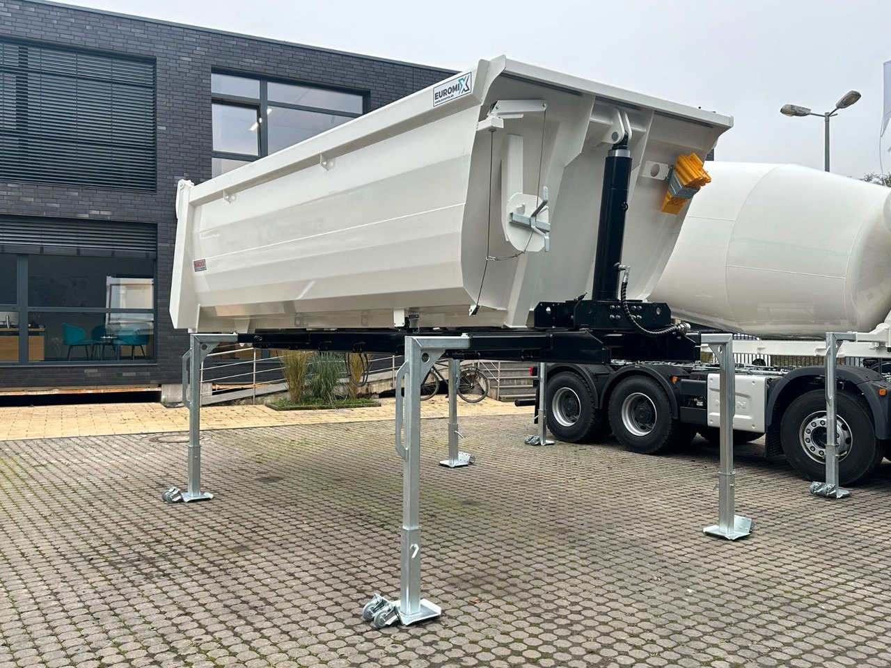 DAF EuromixMTP Mulden-Kipper-Aufbauten DAF EuromixMTP Mulden-Kipper-Aufbauten - Caminhão basculante: foto 3 DAF EuromixMTP Mulden-Kipper-Aufbauten DAF EuromixMTP Mulden-Kipper-Aufbauten - Caminhão basculante: foto 3
