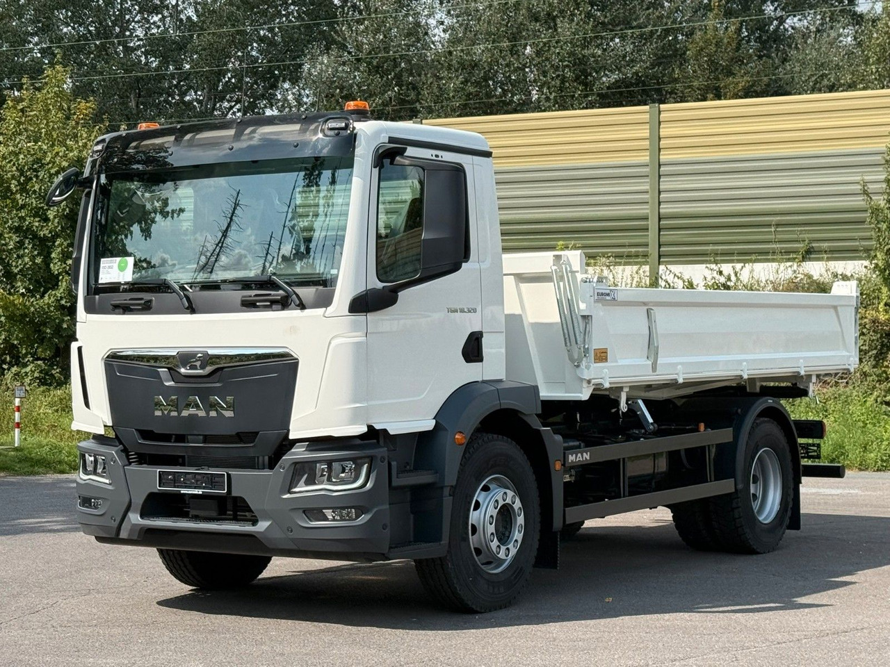 MAN TGM 18.320 4X2 / Euro 6e 3-Seiten-Kipper - Caminhão basculante: foto 1 MAN TGM 18.320 4X2 / Euro 6e 3-Seiten-Kipper - Caminhão basculante: foto 1