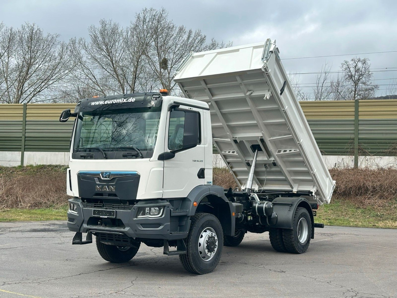 MAN TGM 18.320 4X4 Euro 6e Euromix 3-Seiten-Kipper - Caminhão basculante: foto 2 MAN TGM 18.320 4X4 Euro 6e Euromix 3-Seiten-Kipper - Caminhão basculante: foto 2