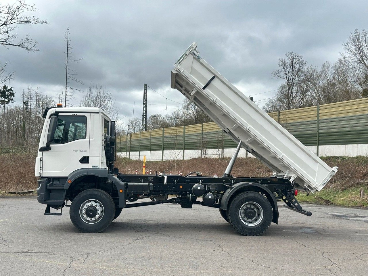 MAN TGM 18.320 4X4 Euro 6e Euromix 3-Seiten-Kipper - Caminhão basculante: foto 3 MAN TGM 18.320 4X4 Euro 6e Euromix 3-Seiten-Kipper - Caminhão basculante: foto 3