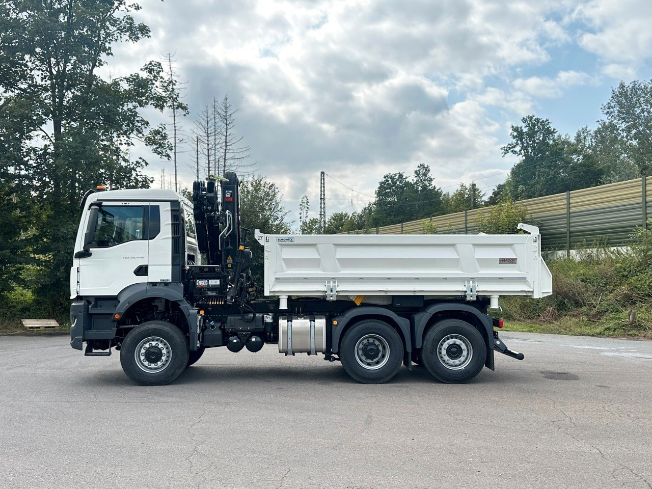MAN TGS 28.440 6x4-4/3-Seiten- Kipper / Hiab 138-3 - Caminhão basculante, Caminhão grua: foto 4 MAN TGS 28.440 6x4-4/3-Seiten- Kipper / Hiab 138-3 - Caminhão basculante, Caminhão grua: foto 4