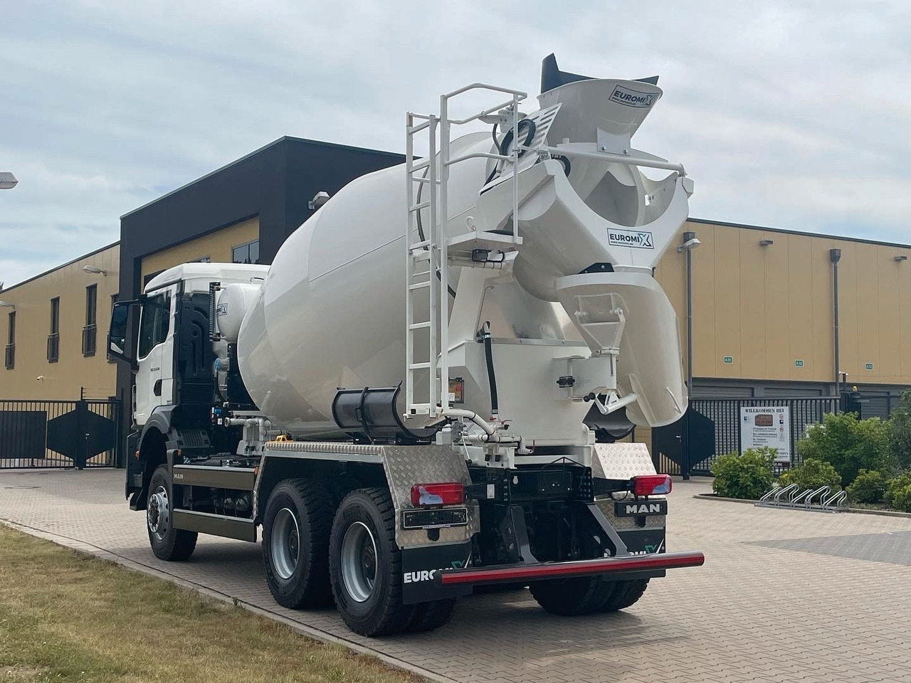 MAN TGS 33.440 6x6 / 6X4 /Euro6e EuromiX EM 8 MAN TGS 33.440 6x6 / 6X4 /Euro6e EuromiX EM 8 - Caminhão betoneira: foto 2 MAN TGS 33.440 6x6 / 6X4 /Euro6e EuromiX EM 8 MAN TGS 33.440 6x6 / 6X4 /Euro6e EuromiX EM 8 - Caminhão betoneira: foto 2