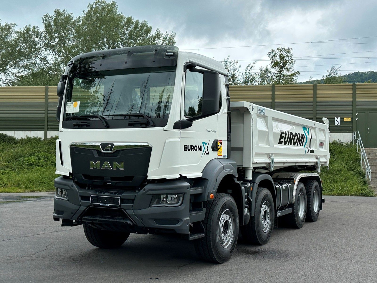 MAN TGS 35.480 8x4 EuromixMTP 2-Seiten-Kipper - Caminhão basculante: foto 2 MAN TGS 35.480 8x4 EuromixMTP 2-Seiten-Kipper - Caminhão basculante: foto 2