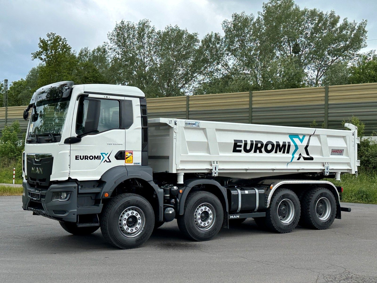 MAN TGS 35.480 8x4 EuromixMTP 2-Seiten-Kipper - Caminhão basculante: foto 2 MAN TGS 35.480 8x4 EuromixMTP 2-Seiten-Kipper - Caminhão basculante: foto 2