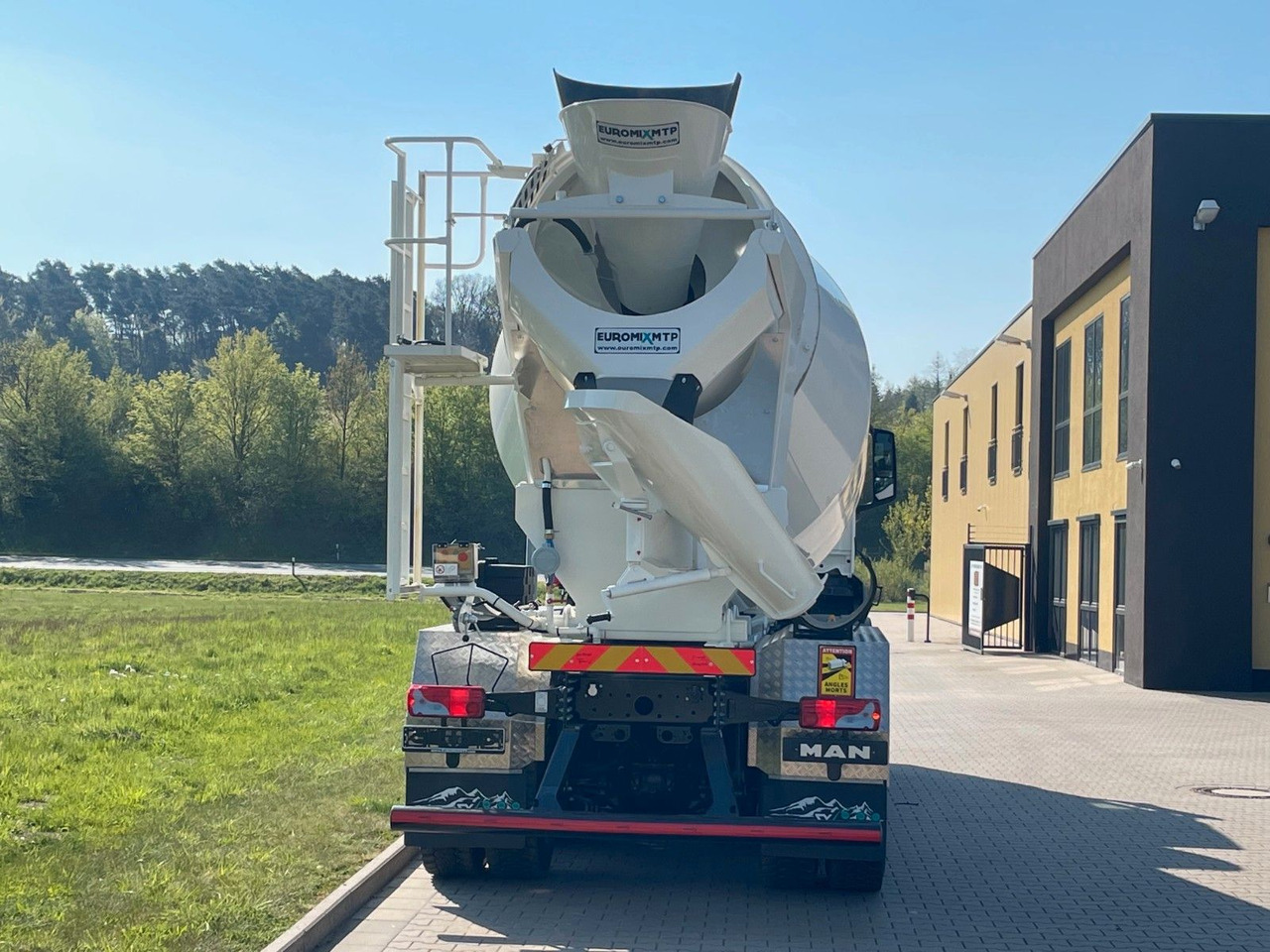 MAN TGS 35.520 8x4 /Euro6e EuromixMTP EM 10 L - Caminhão betoneira: foto 5 MAN TGS 35.520 8x4 /Euro6e EuromixMTP EM 10 L - Caminhão betoneira: foto 5