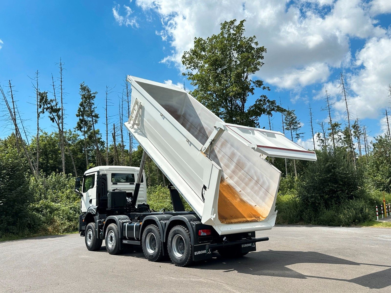 MAN TGS 37.480 8x4 EuromixMTP Mulden Kipper - Caminhão basculante: foto 4 MAN TGS 37.480 8x4 EuromixMTP Mulden Kipper - Caminhão basculante: foto 4