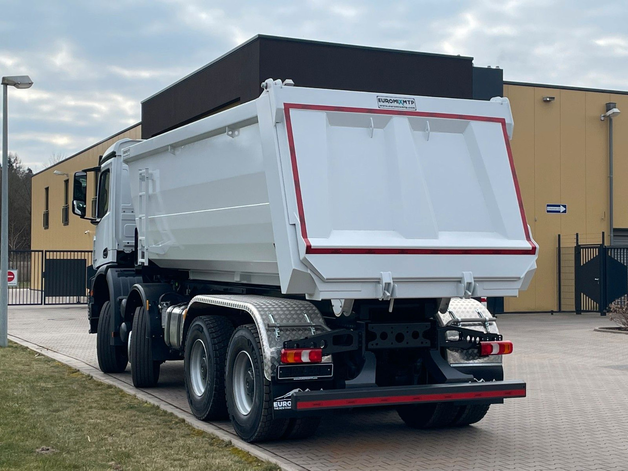 Mercedes-Benz 4142 8X4 Mulden- Kipper - EuromixMTP - Caminhão basculante: foto 5 Mercedes-Benz 4142 8X4 Mulden- Kipper - EuromixMTP - Caminhão basculante: foto 5
