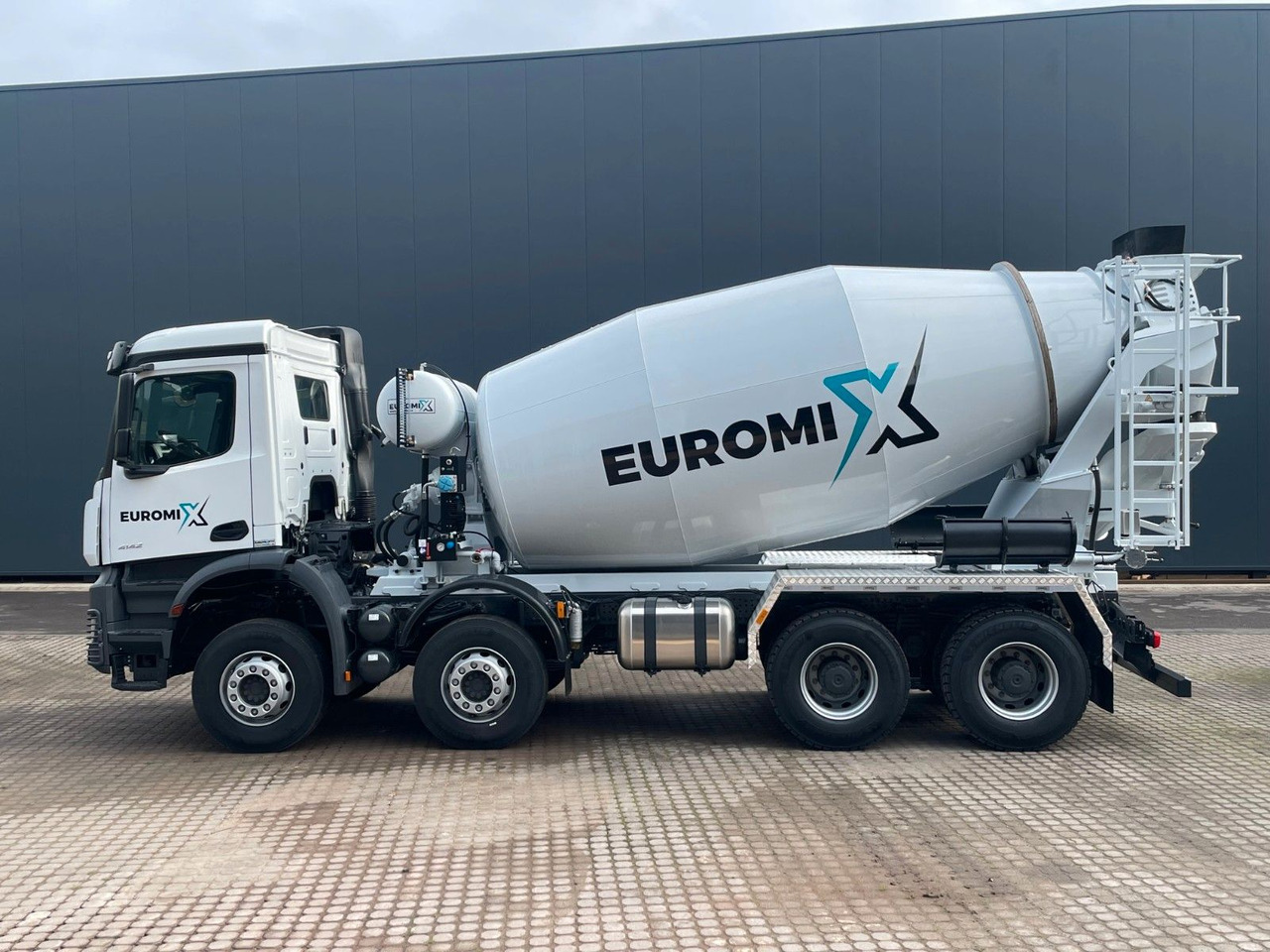 Mercedes-Benz AROCS 5 4142 B 8X4 Euro 3 EuromixMTP EM 10 - Caminhão betoneira: foto 2 Mercedes-Benz AROCS 5 4142 B 8X4 Euro 3 EuromixMTP EM 10 - Caminhão betoneira: foto 2