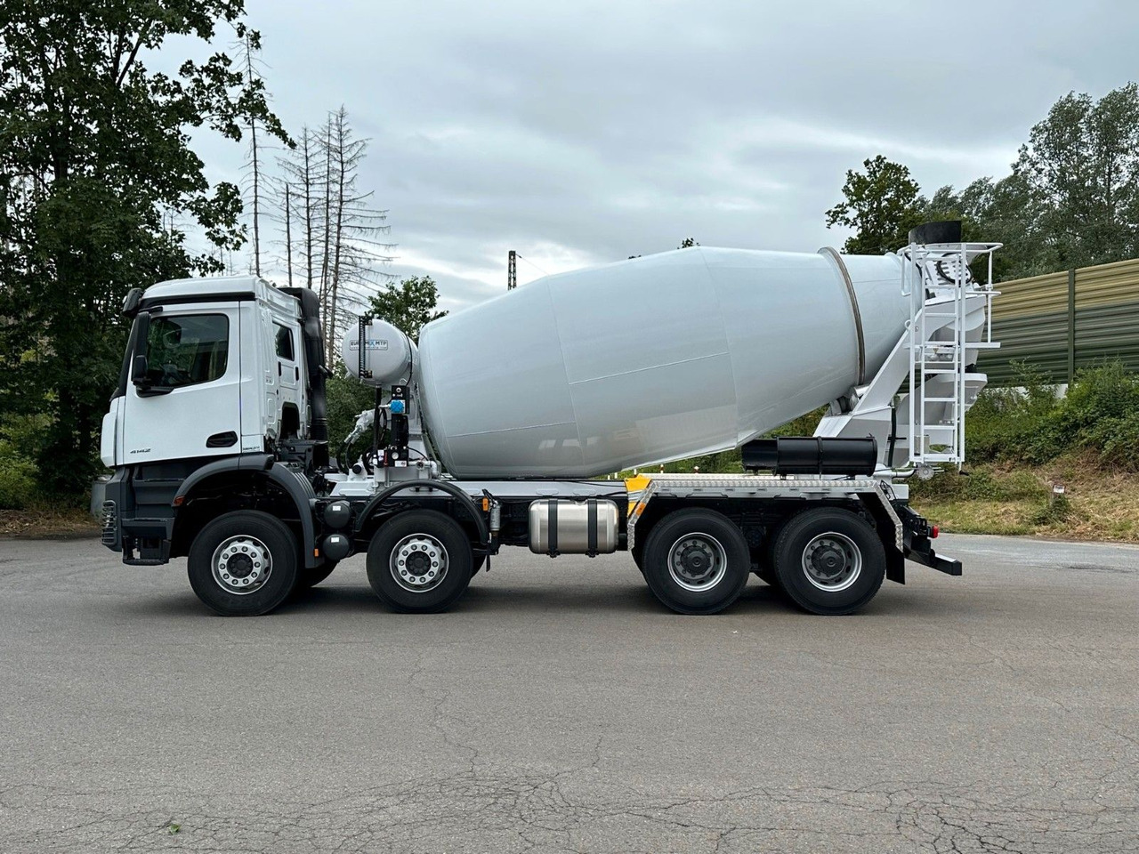 Mercedes-Benz AROCS 5 4142 B 8X4 Euro 3 EuromixMTP EM 10 Mercedes-Benz AROCS 5 4142 B 8X4 Euro 3 EuromixMTP EM 10 - Caminhão betoneira: foto 4 Mercedes-Benz AROCS 5 4142 B 8X4 Euro 3 EuromixMTP EM 10 Mercedes-Benz AROCS 5 4142 B 8X4 Euro 3 EuromixMTP EM 10 - Caminhão betoneira: foto 4