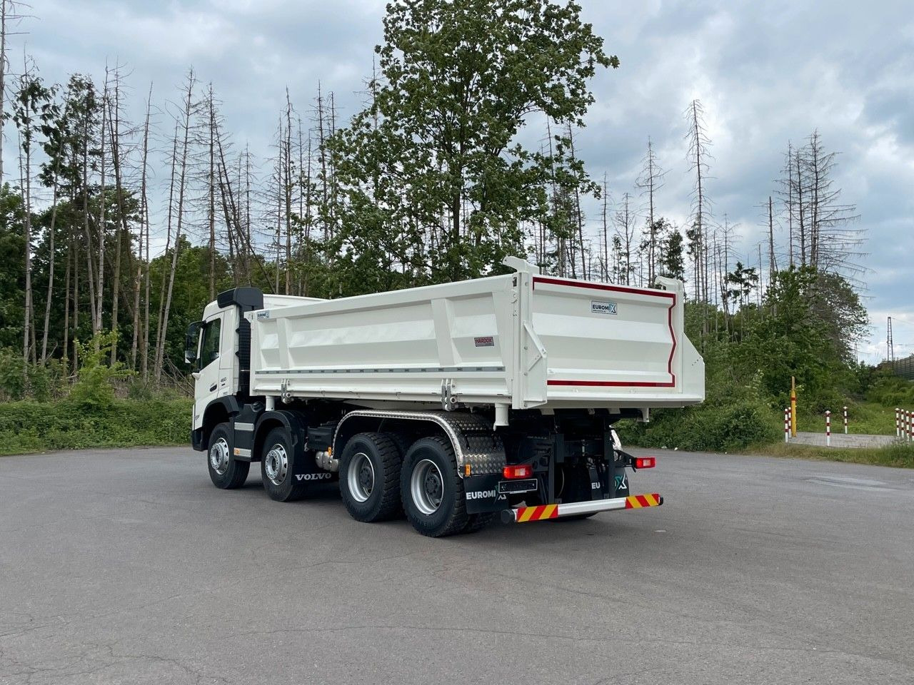 Volvo FMX 460 8x4 / WECHSELSYSTEM KIPPER+MISCHER Volvo FMX 460 8x4 / WECHSELSYSTEM KIPPER+MISCHER - Caminhão betoneira: foto 4 Volvo FMX 460 8x4 / WECHSELSYSTEM KIPPER+MISCHER Volvo FMX 460 8x4 / WECHSELSYSTEM KIPPER+MISCHER - Caminhão betoneira: foto 4