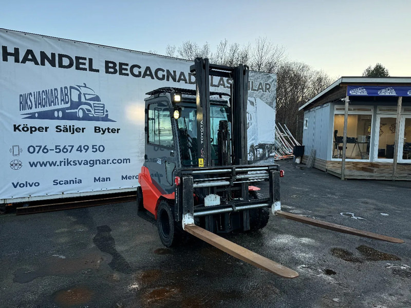 Toyota 8FBMT45 Electric, 3.600h, 2015 - Empilhadeira elétrica: foto 1 Toyota 8FBMT45 Electric, 3.600h, 2015 - Empilhadeira elétrica: foto 1