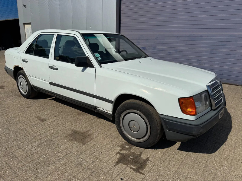 Mercedes-Benz 200-serie **W124-250D** - Sedã: foto 3 Mercedes-Benz 200-serie **W124-250D** - Sedã: foto 3