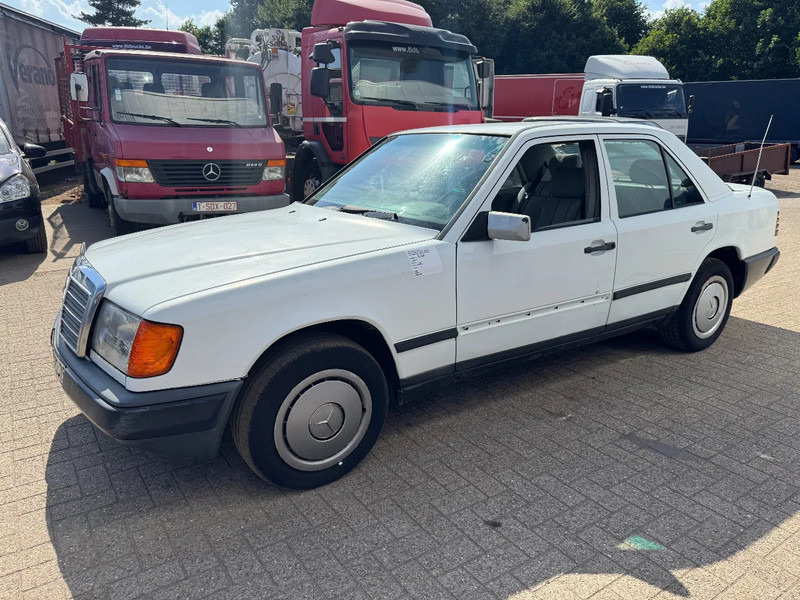 Mercedes-Benz 200-serie **W124-250D** - Sedã: foto 1 Mercedes-Benz 200-serie **W124-250D** - Sedã: foto 1
