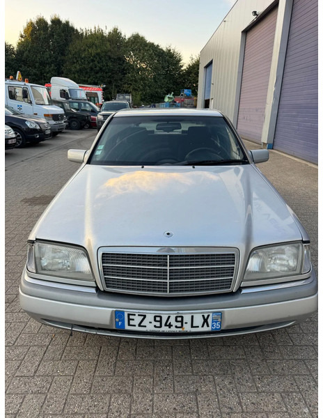 Mercedes-Benz C-Klasse **C180-PETROL-AC** - Sedã: foto 2 Mercedes-Benz C-Klasse **C180-PETROL-AC** - Sedã: foto 2