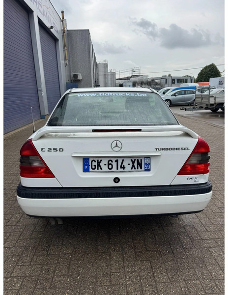 Mercedes-Benz C-Klasse **C250DIESEL** - Sedã: foto 5 Mercedes-Benz C-Klasse **C250DIESEL** - Sedã: foto 5