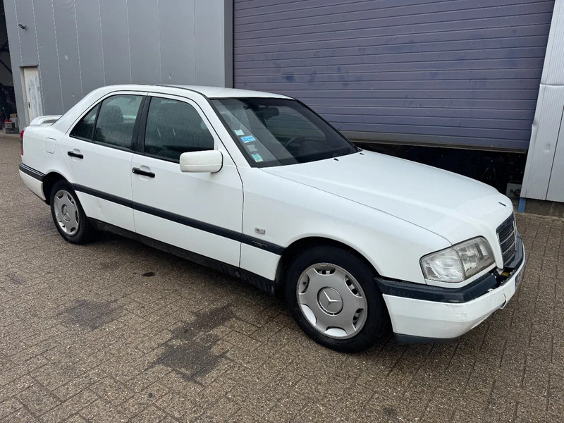 Mercedes-Benz C-Klasse **C250DIESEL** - Sedã: foto 3 Mercedes-Benz C-Klasse **C250DIESEL** - Sedã: foto 3