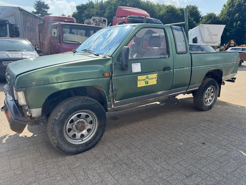 Nissan King-cab **DIESEL-4X4** - Automóvel: foto 3 Nissan King-cab **DIESEL-4X4** - Automóvel: foto 3