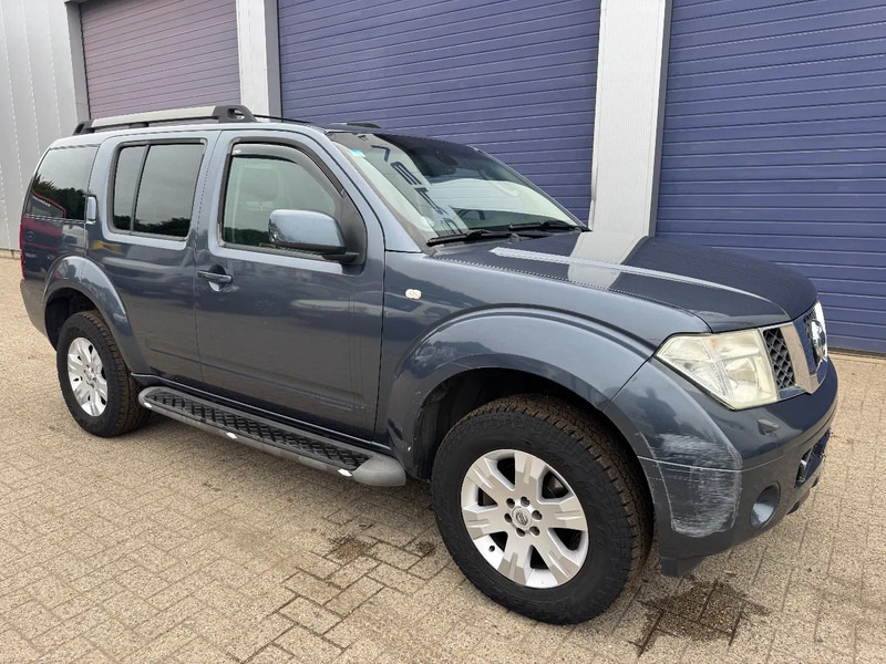 Nissan Pathfinder **2,5D-AIRCO-BELGIAN CAR** - Automóvel: foto 3 Nissan Pathfinder **2,5D-AIRCO-BELGIAN CAR** - Automóvel: foto 3