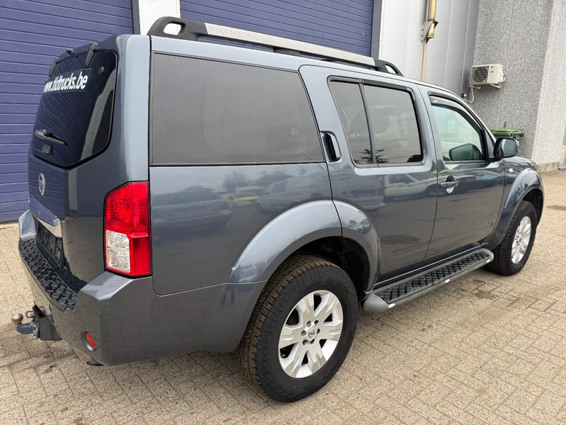 Nissan Pathfinder **2,5D-AIRCO-BELGIAN CAR** - Automóvel: foto 4 Nissan Pathfinder **2,5D-AIRCO-BELGIAN CAR** - Automóvel: foto 4