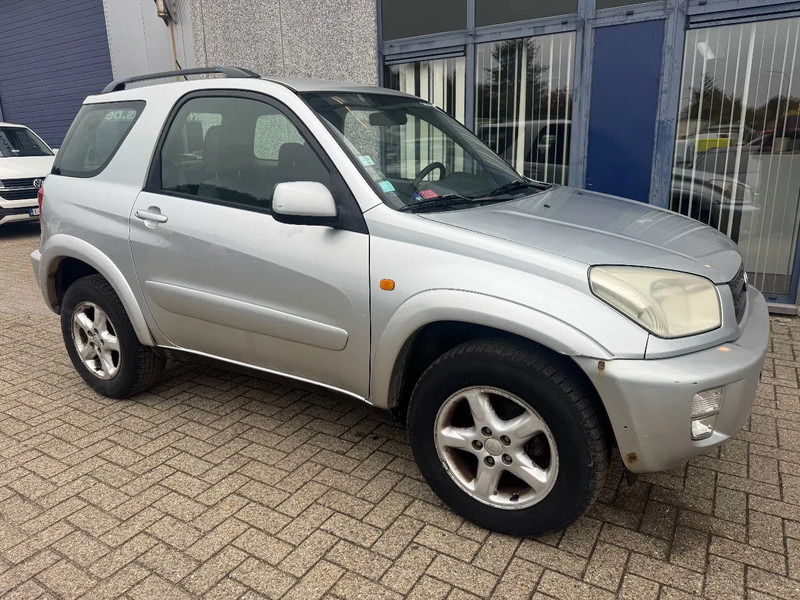 Toyota RAV4 **PETROL-AIRCO** - Automóvel: foto 3 Toyota RAV4 **PETROL-AIRCO** - Automóvel: foto 3