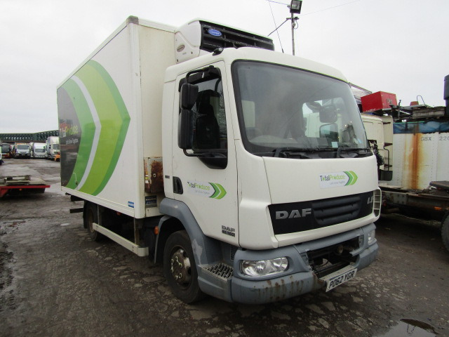 DAF LF 45 160 REFRIDGERATED TRUCK 2012 FOR BREAKING (CARRIER FRIDGE UNIT) - Caminhão: foto 1 DAF LF 45 160 REFRIDGERATED TRUCK 2012 FOR BREAKING (CARRIER FRIDGE UNIT) - Caminhão: foto 1