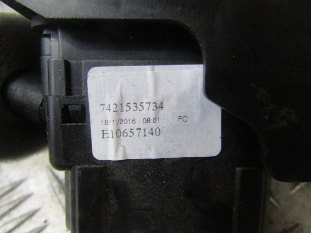 DAF LF 220 INDICATOR / WIPER STALK COMPLETE P/NO 7421535734 / 7421535775 - Cabine e interior de Caminhão: foto 2 DAF LF 220 INDICATOR / WIPER STALK COMPLETE P/NO 7421535734 / 7421535775 - Cabine e interior de Caminhão: foto 2