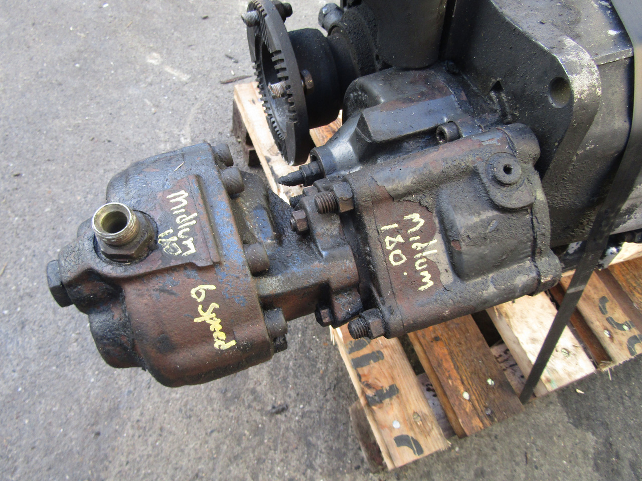 EATON 6 SPEED PTO (5206B GEARBOX) - Hidráulica de Caminhão: foto 1 EATON 6 SPEED PTO (5206B GEARBOX) - Hidráulica de Caminhão: foto 1