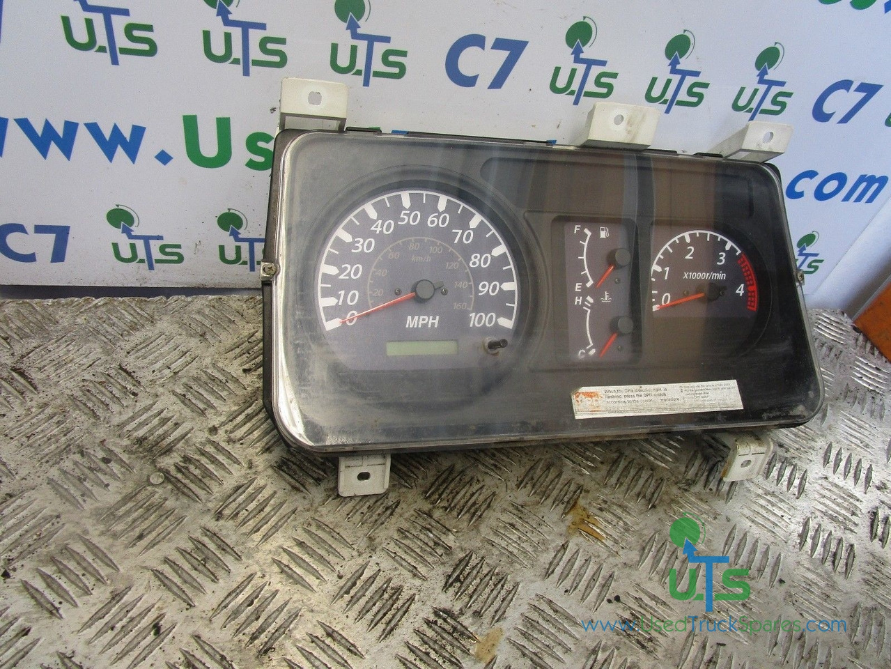 ISUZU NKR 3.5T CLOCK CLUSTER P/NO CN4049 - Sistema elétrico de Caminhão: foto 1 ISUZU NKR 3.5T CLOCK CLUSTER P/NO CN4049 - Sistema elétrico de Caminhão: foto 1