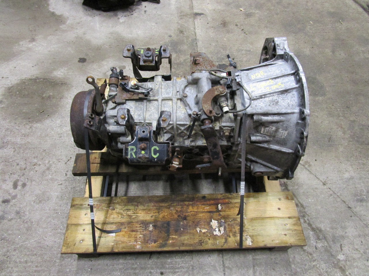 ISUZU NQR 6 SPEED MANUAL GEARBOX - Caixa de câmbio de Caminhão: foto 1 ISUZU NQR 6 SPEED MANUAL GEARBOX - Caixa de câmbio de Caminhão: foto 1