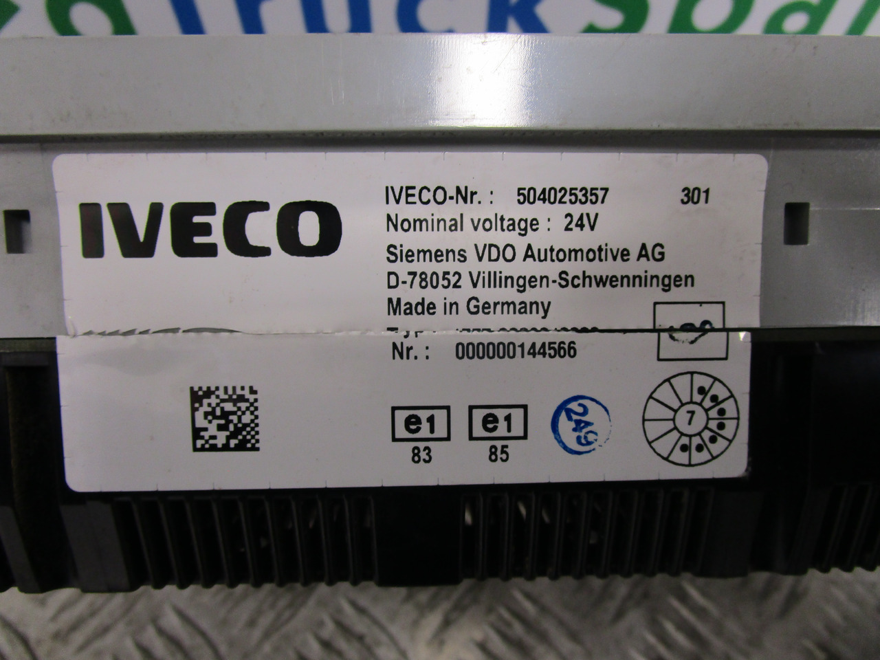 IVECO TECTOR CLOCK CLUSTER P/NO 504025357 - Sistema elétrico de Caminhão: foto 2 IVECO TECTOR CLOCK CLUSTER P/NO 504025357 - Sistema elétrico de Caminhão: foto 2