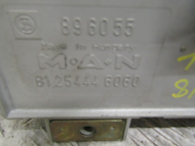 MAN LE SERIES FUSEBOARD P/NO 81.25444.6060 - Sistema elétrico de Caminhão: foto 2 MAN LE SERIES FUSEBOARD P/NO 81.25444.6060 - Sistema elétrico de Caminhão: foto 2