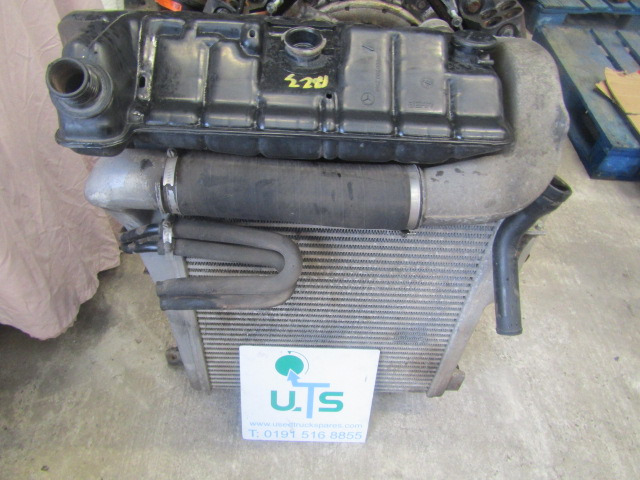 MERCEDES ATEGO 1823 RADIATOR / INTERCOOLER - Radiador de Caminhão: foto 2 MERCEDES ATEGO 1823 RADIATOR / INTERCOOLER - Radiador de Caminhão: foto 2