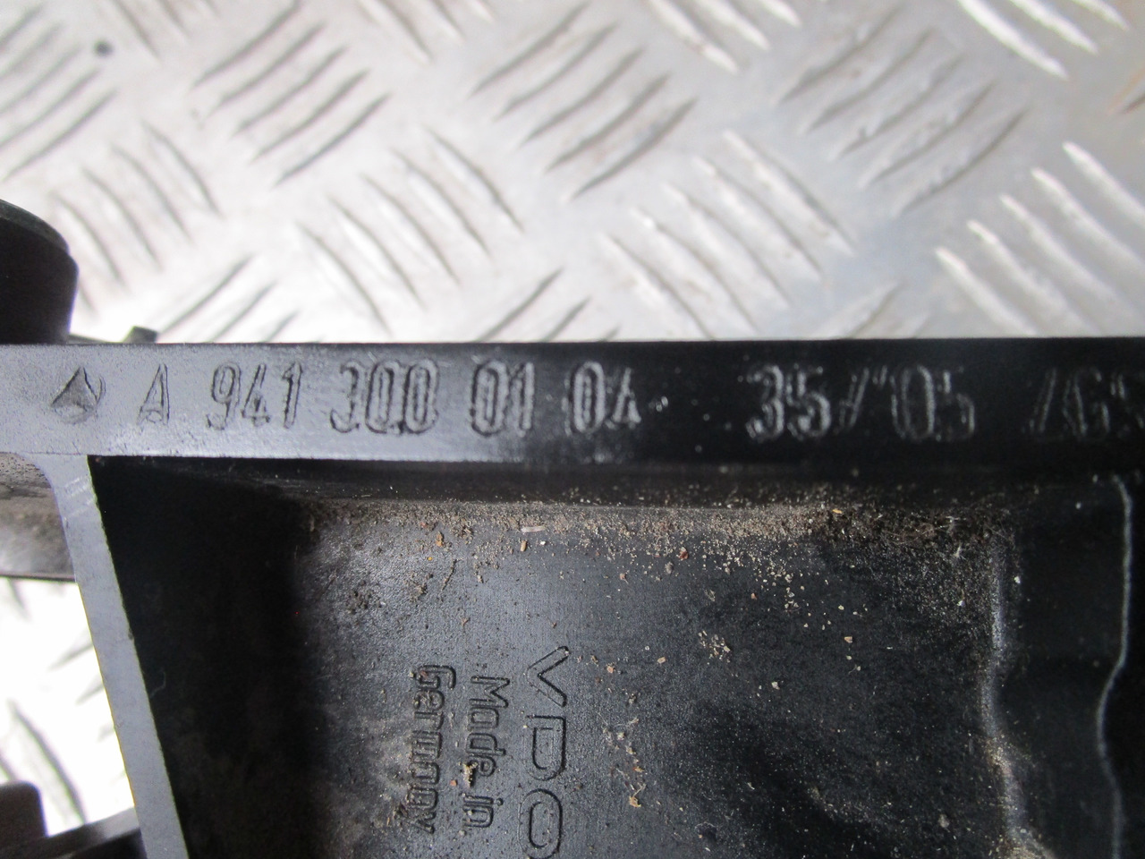 MERCEDES AXOR ACCELERATOR PEDAL P/NO A9413000104 - Cabine e interior de Caminhão: foto 2 MERCEDES AXOR ACCELERATOR PEDAL P/NO A9413000104 - Cabine e interior de Caminhão: foto 2