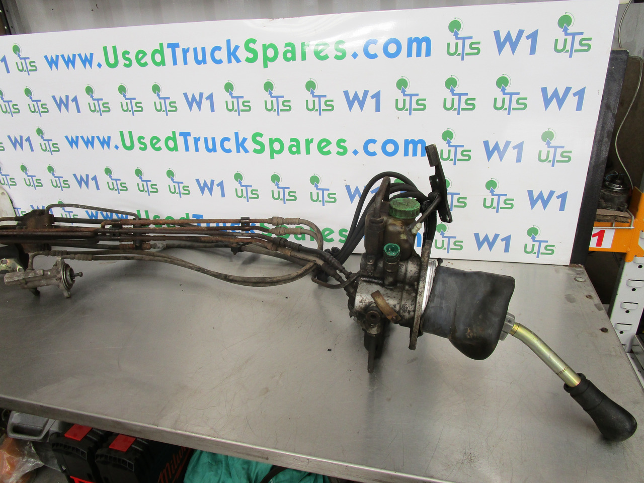 MERCEDES AXOR HYDRAULIC GEARCHANGE 9 SPEED - Cabine e interior de Caminhão: foto 1 MERCEDES AXOR HYDRAULIC GEARCHANGE 9 SPEED - Cabine e interior de Caminhão: foto 1