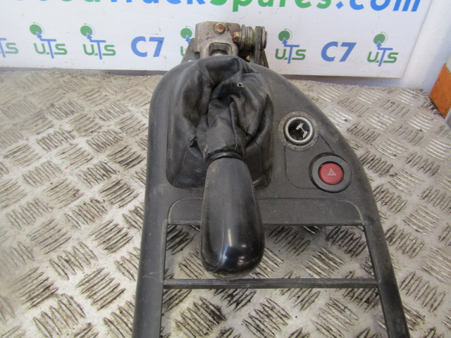 MITSUBISHI 3C11 / 3C13 GEAR LEVER ASSEMBLY COMPLETE - Cabine e interior de Caminhão: foto 1 MITSUBISHI 3C11 / 3C13 GEAR LEVER ASSEMBLY COMPLETE - Cabine e interior de Caminhão: foto 1